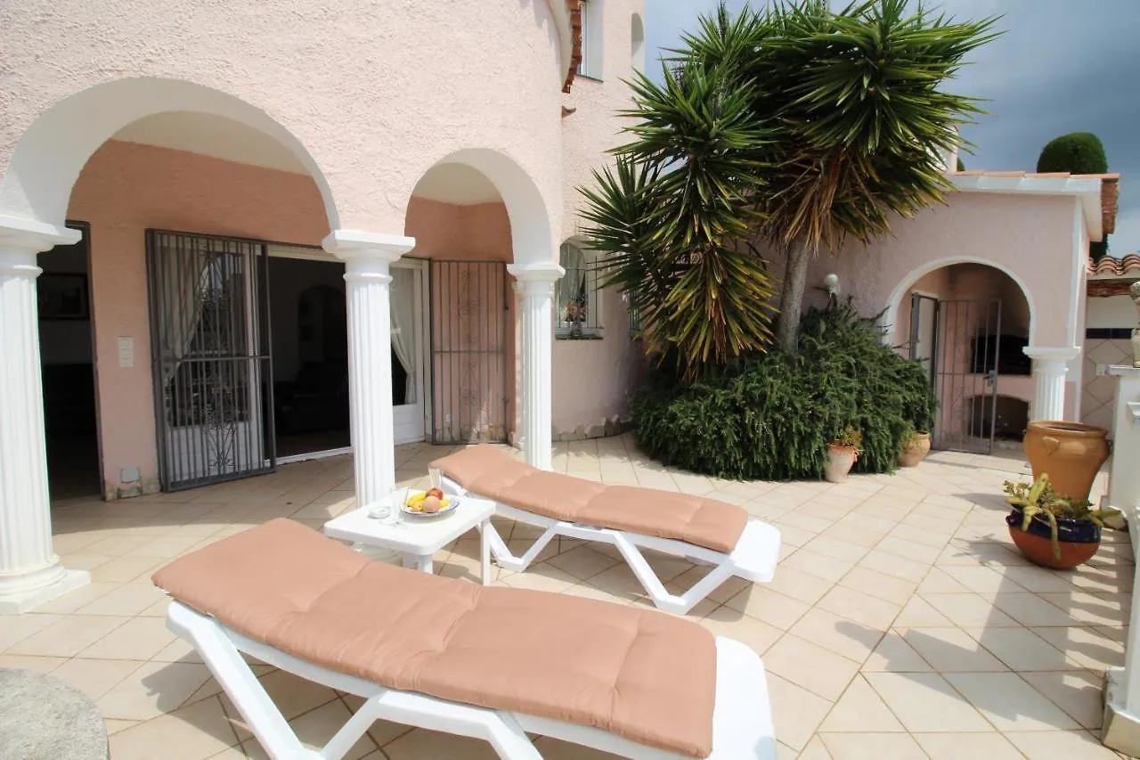 Apart-Rent Casa Creus 8A Villa Empuriabrava Spain